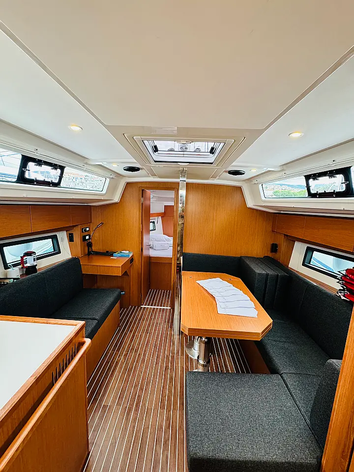 Bavaria C38 - 