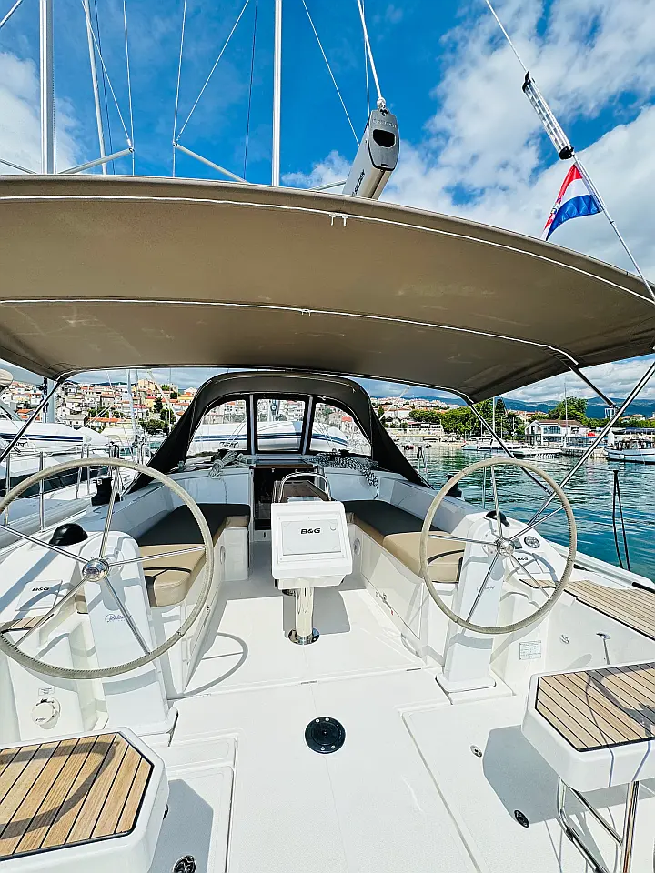 Bavaria C38 - 