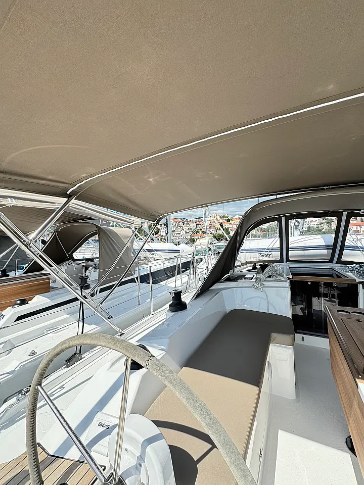 Bavaria C38 - 