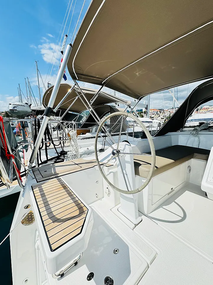 Bavaria C38 - 