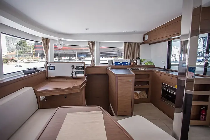 Lagoon 42 - 