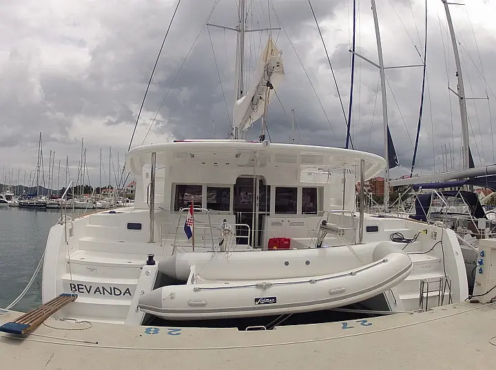 Lagoon 450 - photo