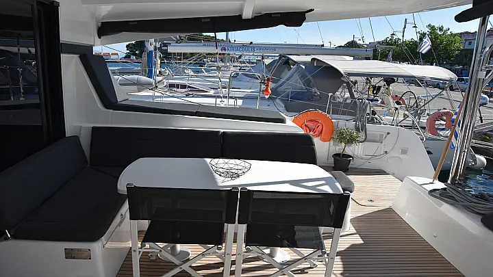 Lagoon 42 (AC, Gen, Watermaker) - 