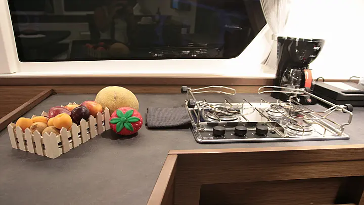 Lagoon 42 (AC, Gen, Watermaker) - 