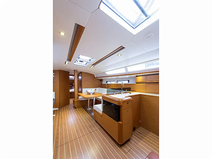 Sun Odyssey 439 - interior