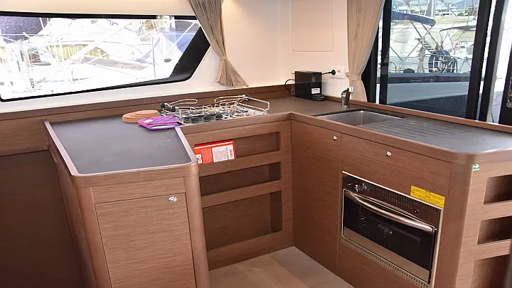 Lagoon 42 (A/C, generator, Watermaker) - 