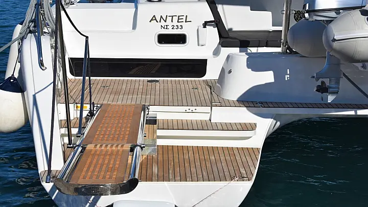 Lagoon 42 (AC, Gen, Watermaker) - 