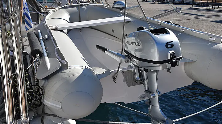 Lagoon 42 (AC, Gen, Watermaker) - 