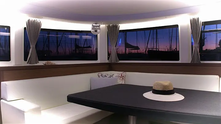 Lagoon 42 (AC, Gen, Watermaker) - 