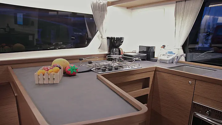 Lagoon 42 (AC, Gen, Watermaker) - 