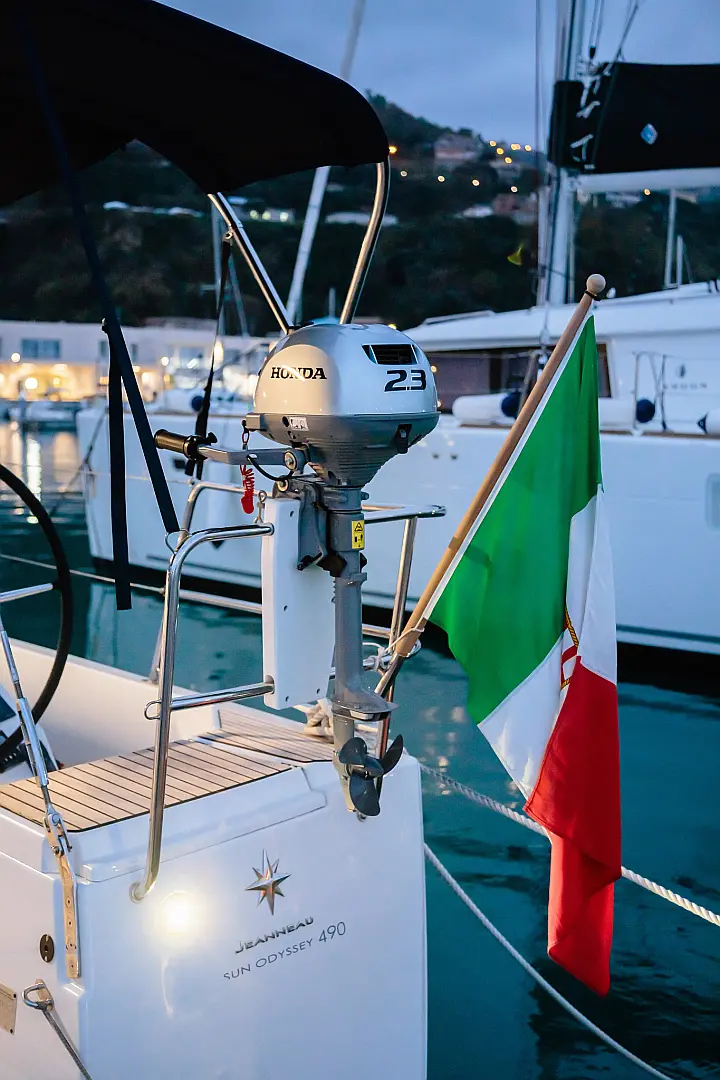 Sun Odyssey 490 - motore fuoribordo