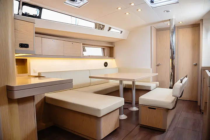 Oceanis 48 - dinette