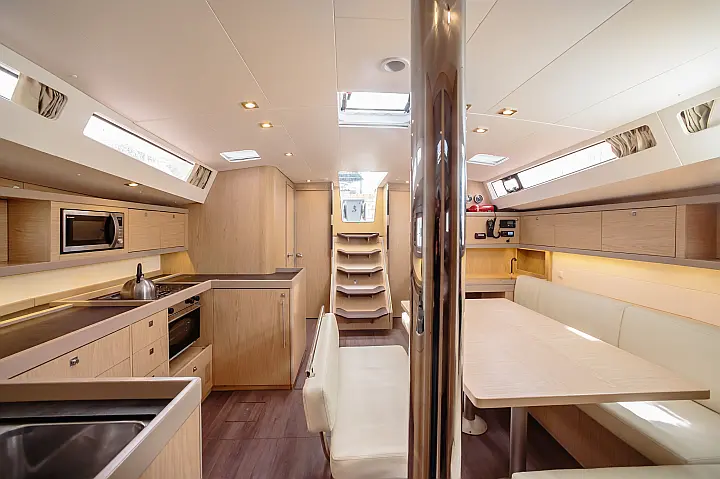 Oceanis 48 - dinette totale